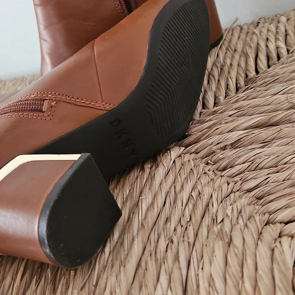 DKNY Brown Leather Ankle Boots Size 6.5 - Picture 3 of 8